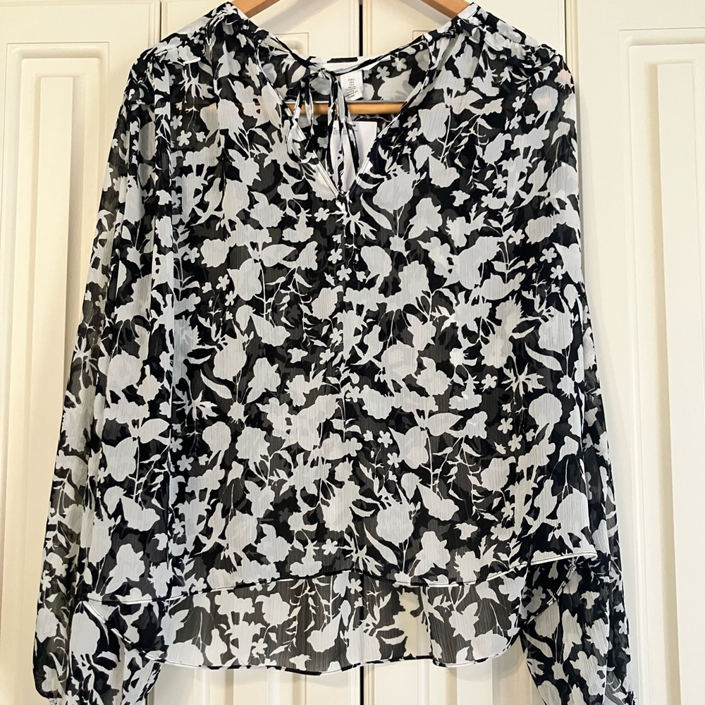 H&M Black and White Floral Tie Front Peasant Blouse Size Small NWT‎